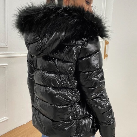 Metallic Black faux fur hood puffer quilted oversized jacket - Picture 3 of 10